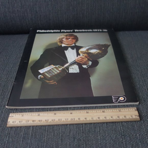 Vintage Philadelphia Flyers Yearbook 1975-76 - Picture 4 of 9